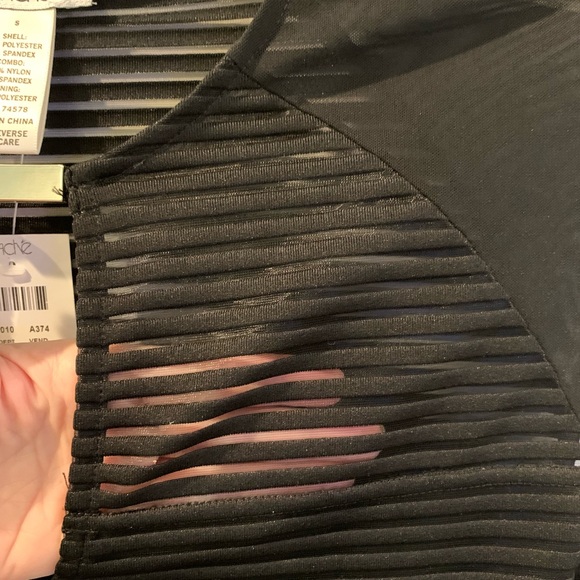 NWT Cache’ Lined Top withh Mesh Top and Keyhole Detail
Sz Small - Picture 10 of 12